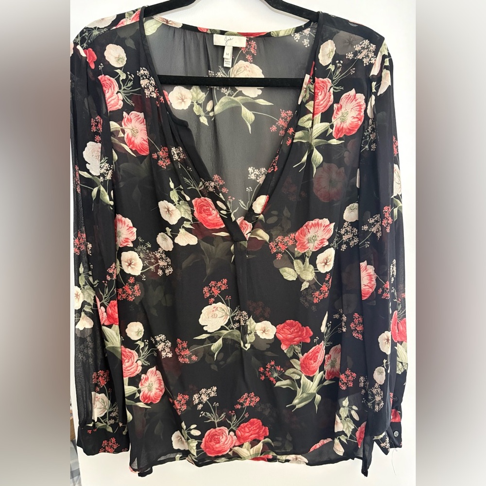 Joie printed blouse. EUC. Great for work.